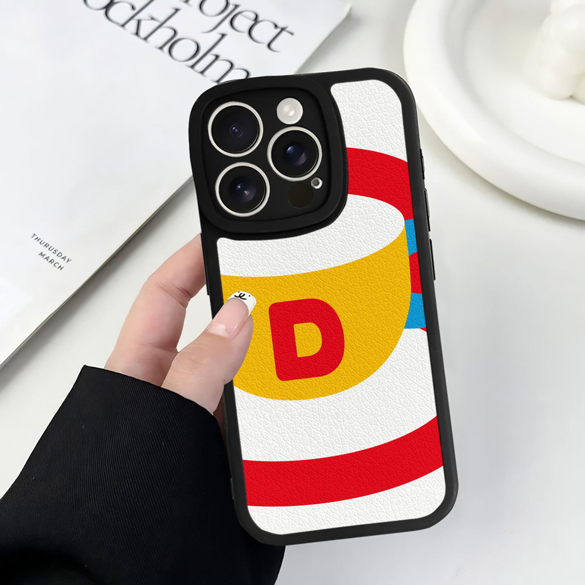（画像用） Hello Kitty ハローキティ 【iPhone 16シリーズ対応】シリコンスマホケース（レザー調） 材質：シリコン
